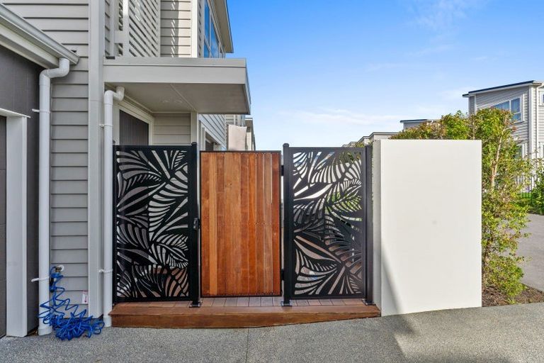 Photo of property in 91 Karepiro Drive, Stanmore Bay, Whangaparaoa, 0932