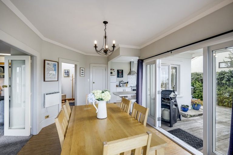 Photo of property in 27 Thompson Road, Bluff Hill, Napier, 4110