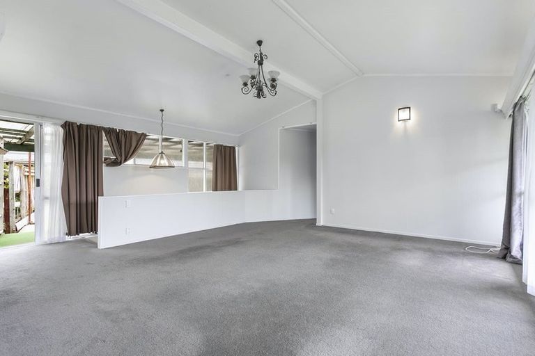 Photo of property in 9 Sutton Crescent, Papatoetoe, Auckland, 2025