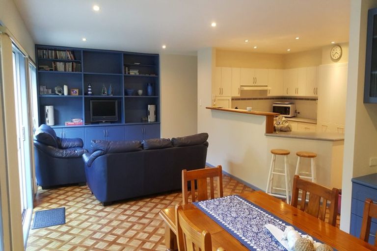 Photo of property in 18 Rewa Place, Russell, 0202