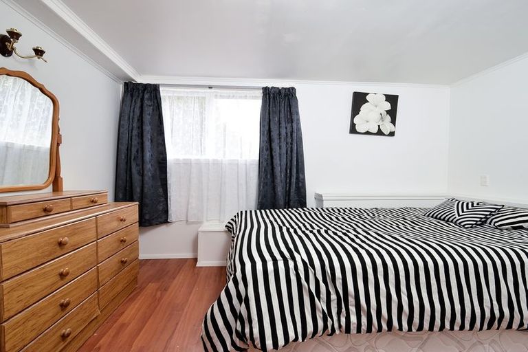 Photo of property in 41 School Road, Te Atatu South, Auckland, 0610