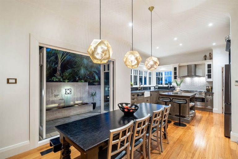 Photo of property in 46 Seaview Avenue, Northcote, Auckland, 0627