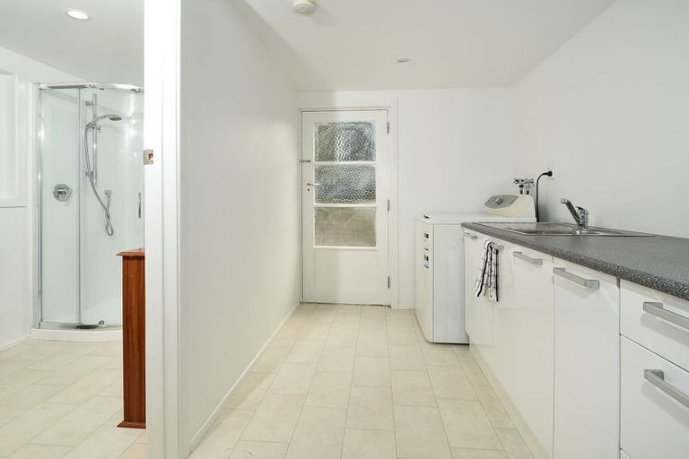 Photo of property in 41 School Road, Te Atatu South, Auckland, 0610