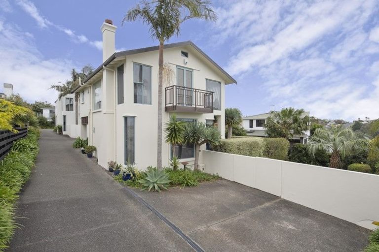 Photo of property in 1/42 Churchill Road, Murrays Bay, Auckland, 0630