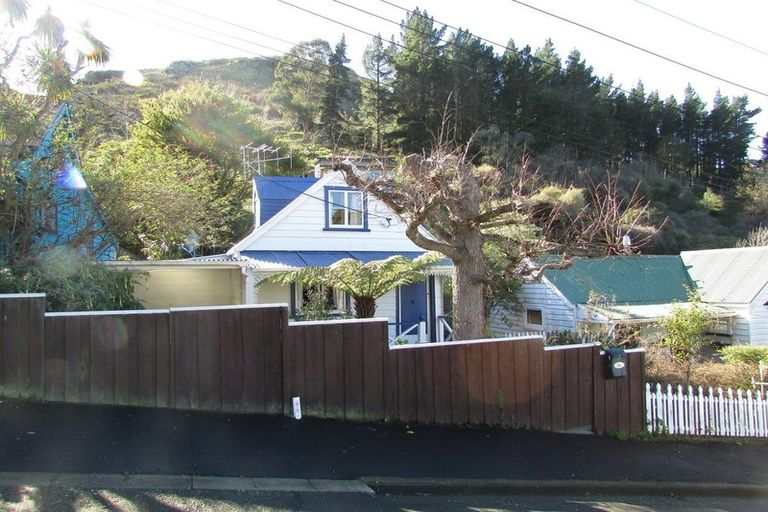 Photo of property in 36 Voelas Road, Lyttelton, 8082