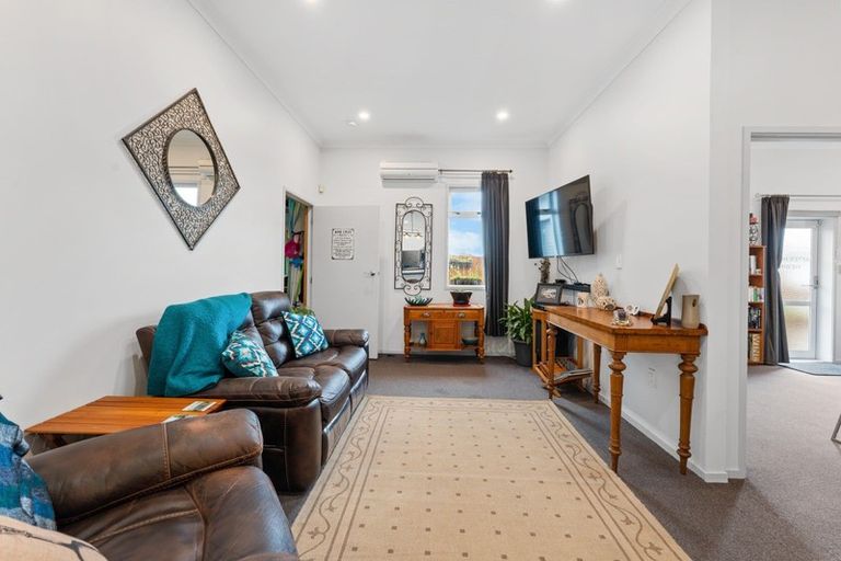 Photo of property in 373 Broadway, Stratford, 4332