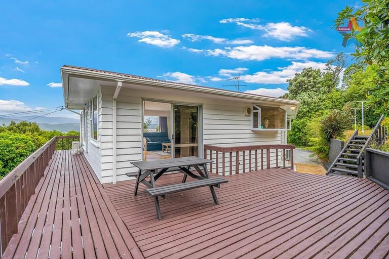 Photo of property in 42 Akatea Road, Korokoro, Lower Hutt, 5012