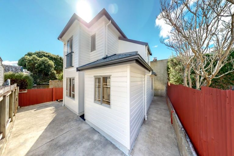 Photo of property in 27a Myrtle Crescent, Mount Cook, Wellington, 6021