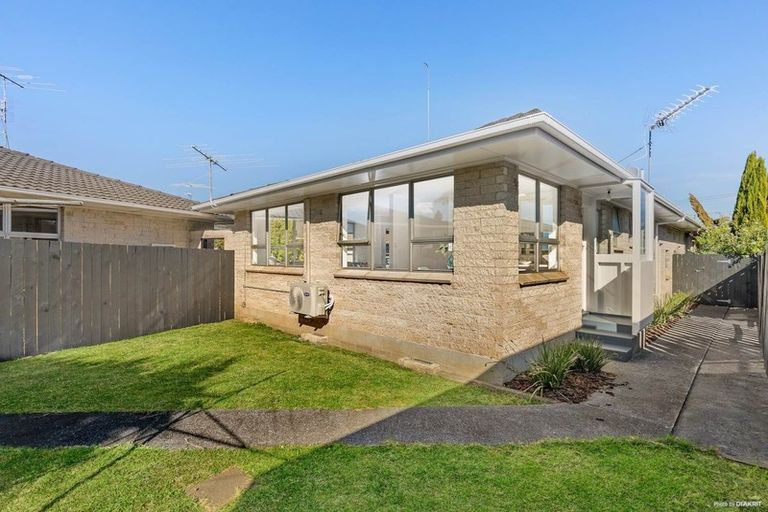 Photo of property in 2/25 Riverview Road, Panmure, Auckland, 1072