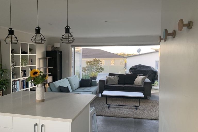 Photo of property in 4/133 Shakespeare Road, Milford, Auckland, 0620