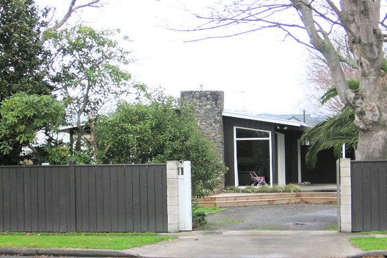 Photo of property in 88 Pahiatua Street, Hokowhitu, Palmerston North, 4410