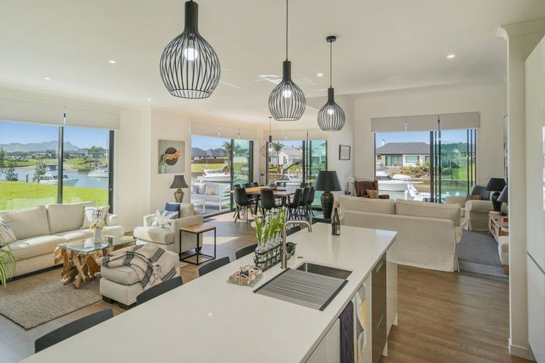 Photo of property in 35 Awatea Drive, Whitianga, 3510