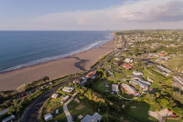 Photo of property in 36a Tasman Parade, Oakura, 4314