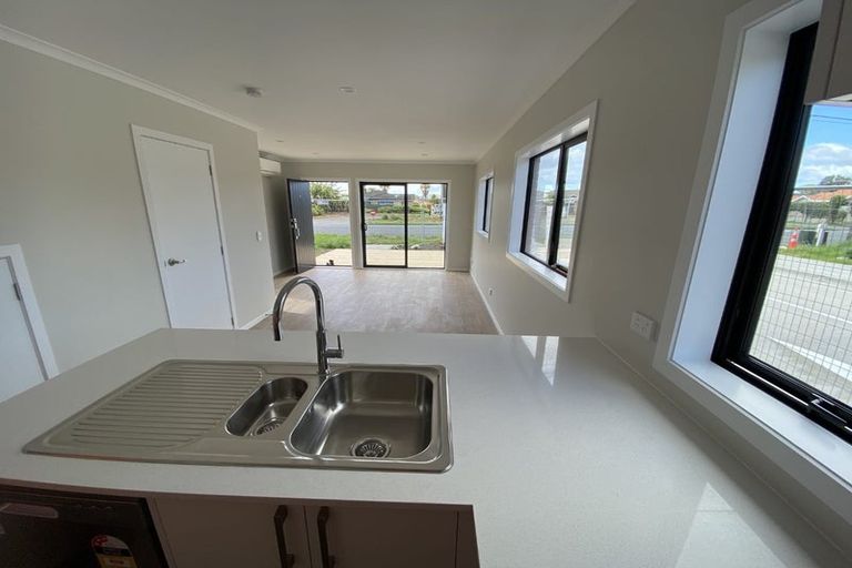 Photo of property in 1/125b Metcalfe Road, Ranui, Auckland, 0612