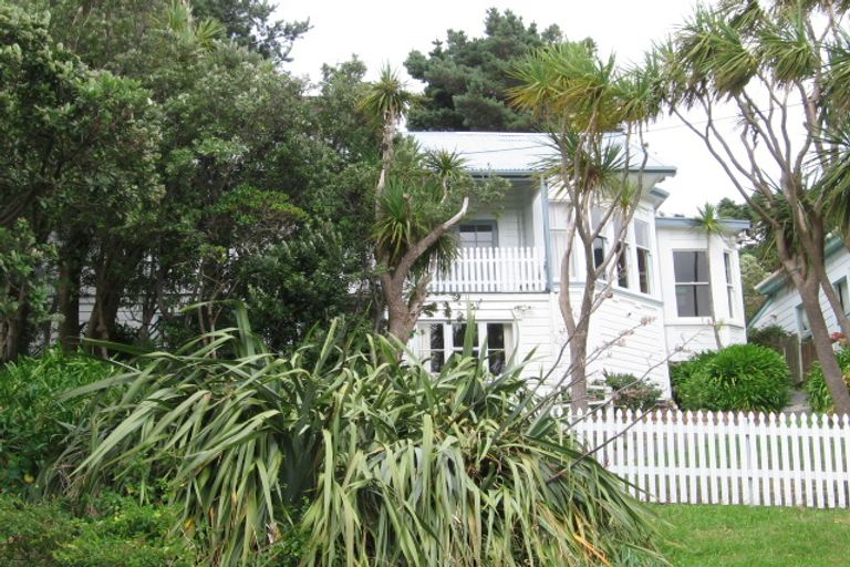 Photo of property in 10 Jackson Street, Island Bay, Wellington, 6023
