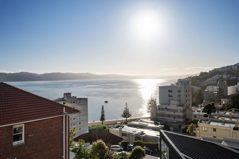 Photo of property in 1/18 Oriental Terrace, Oriental Bay, Wellington, 6011