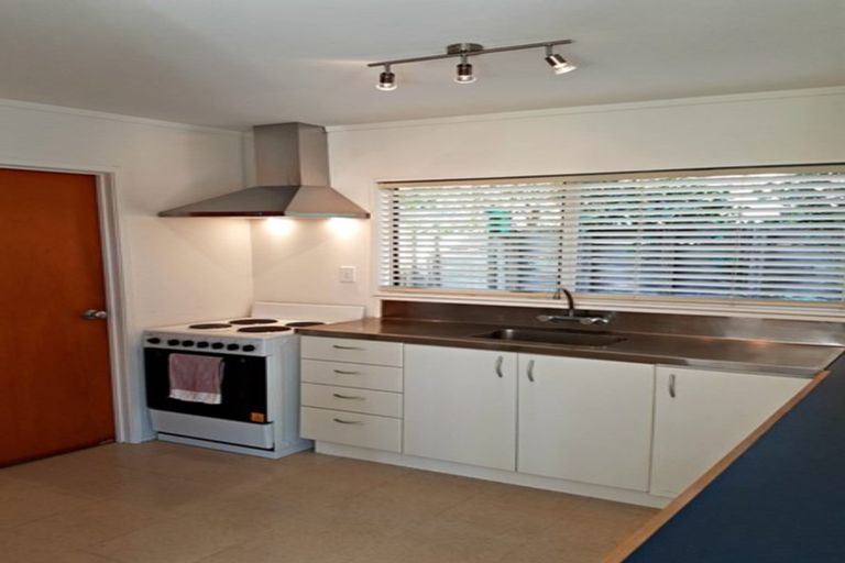 Photo of property in 2/43 Brigantine Drive, Beach Haven, Auckland, 0626