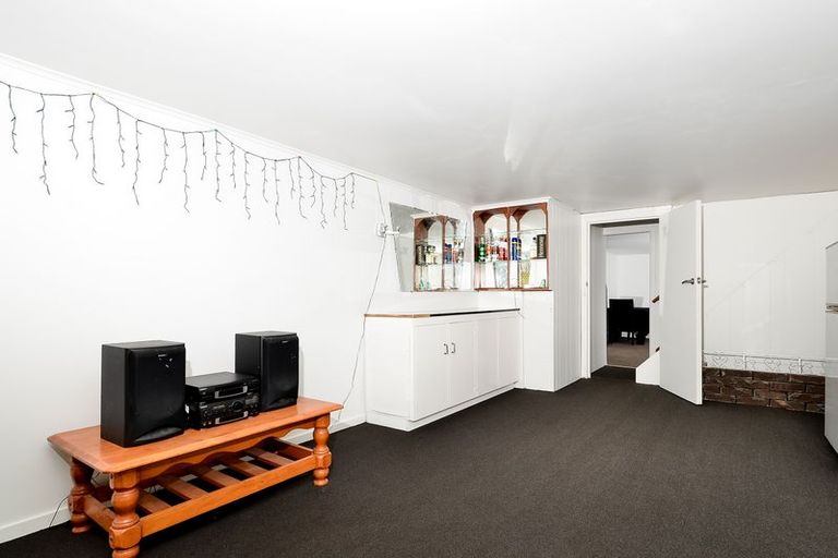 Photo of property in 41 School Road, Te Atatu South, Auckland, 0610