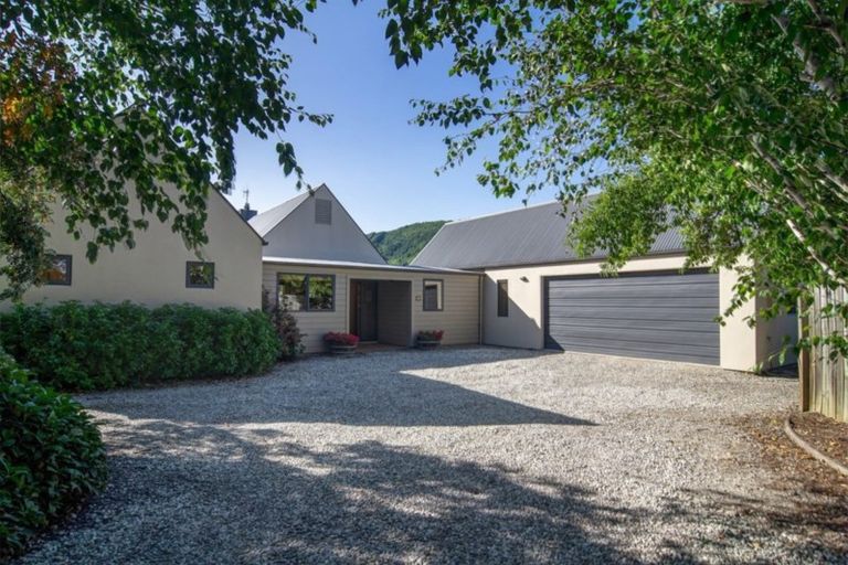 Photo of property in 10 Shanahan Lane, Arrowtown, 9302