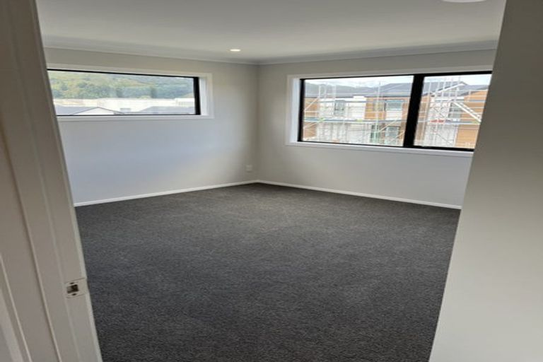 Photo of property in 1 Cynisca Crescent, Wallaceville, Upper Hutt, 5018