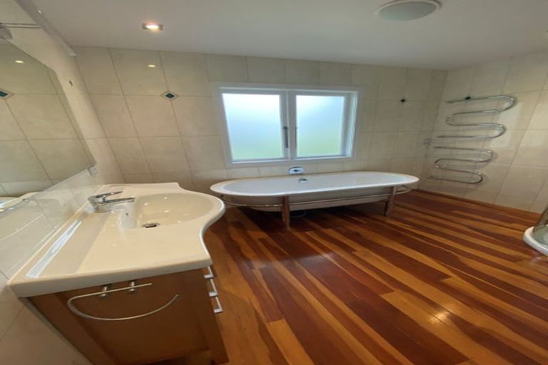 Photo of property in 26 West Lynn Road, Titirangi, Auckland, 0604