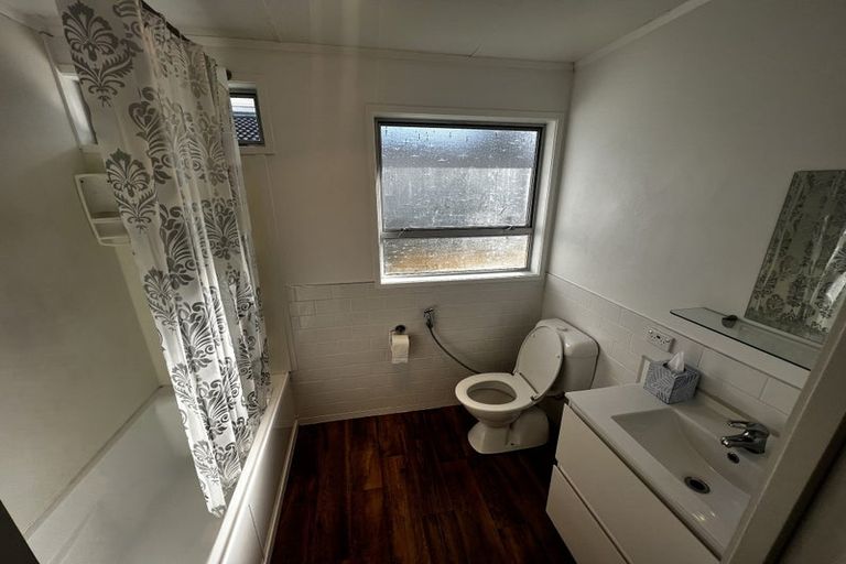 Photo of property in 1/7 Yarra Place, Botany Downs, Auckland, 2010