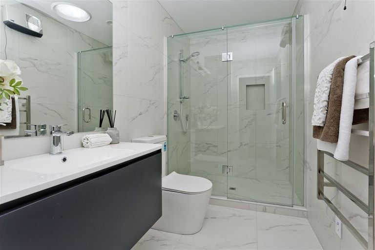 Photo of property in 2c Livingstone Street, Milford, Auckland, 0620