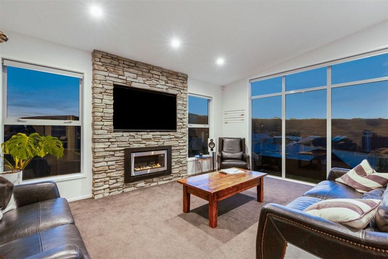 Photo of property in 78 Queen Charlotte Drive, Aotea, Porirua, 5024
