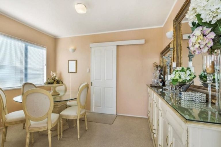 Photo of property in 2/20 Takutai Avenue, Bucklands Beach, Auckland, 2012