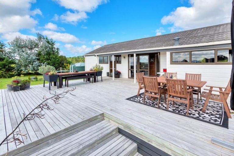 Photo of property in 10 Mcmurdo Road, South Head, Helensville, 0874