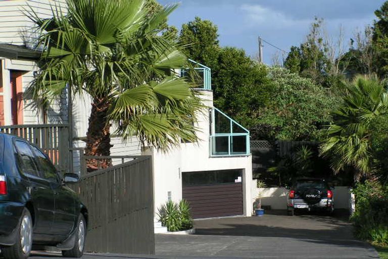 Photo of property in 1/94 Jutland Road, Hauraki, Auckland, 0622