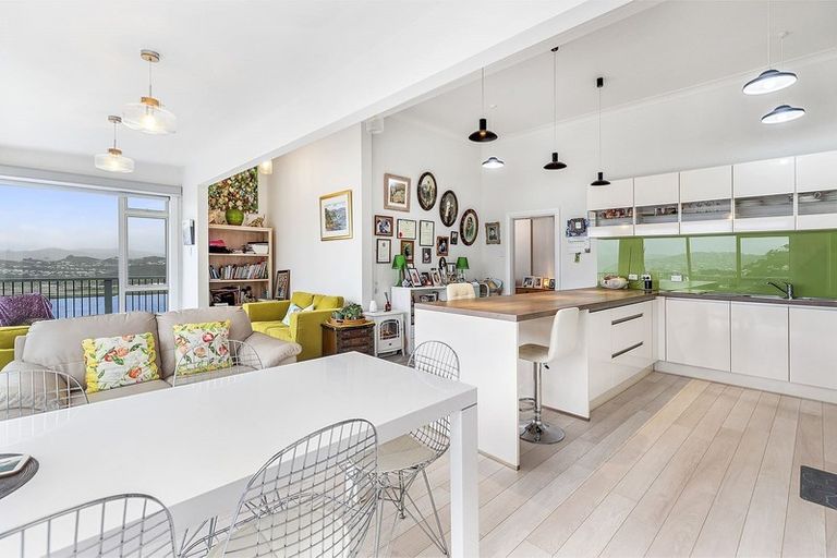 Photo of property in 8 Pari Tai Way, Houghton Bay, Wellington, 6023