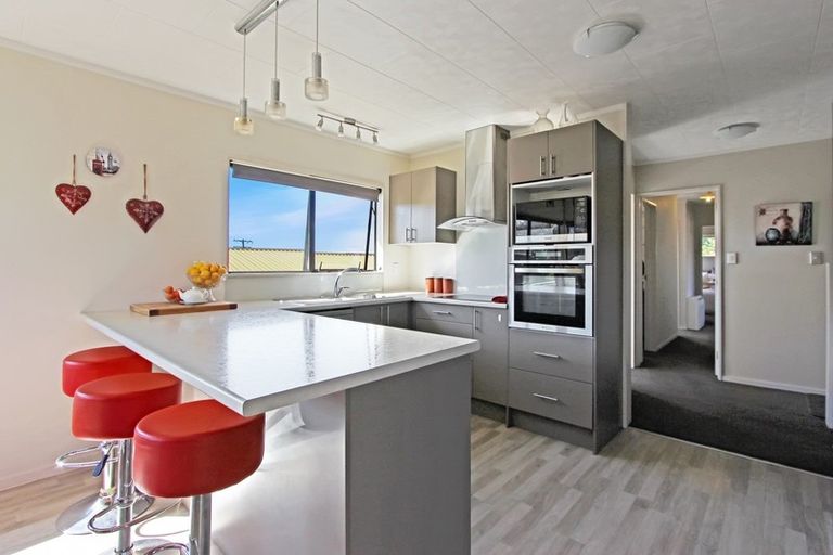 Photo of property in 33 Tawavale Street, Pukehangi, Rotorua, 3015