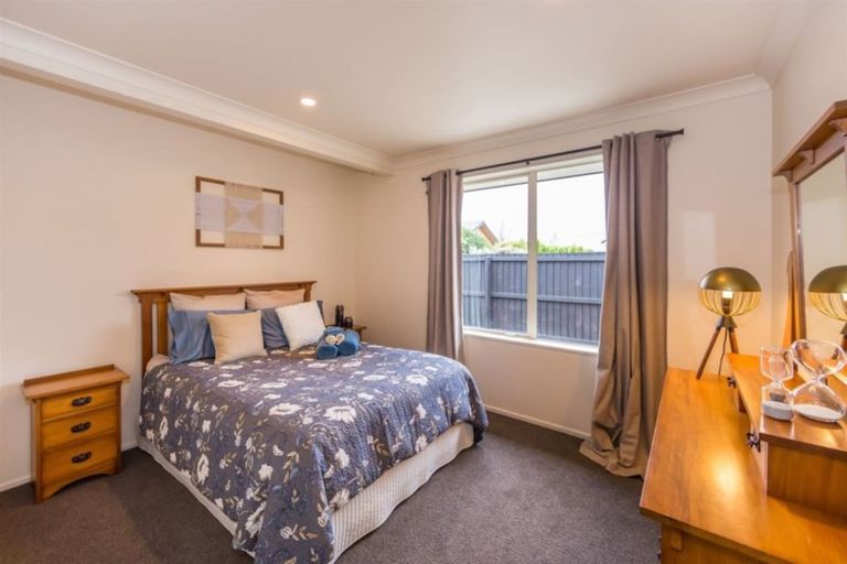 Photo of property in 11 Coolspring Way, Redwood, Christchurch, 8051