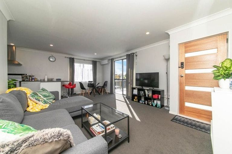 Photo of property in 6 Solea Road, Sunnyvale, Auckland, 0612