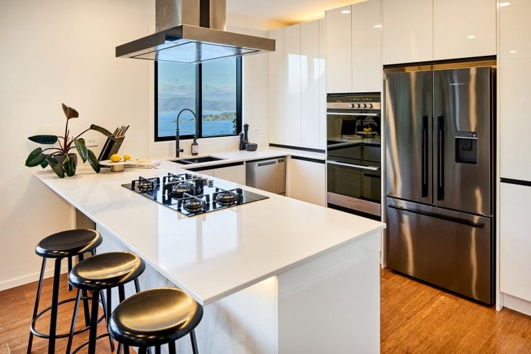 Photo of property in 9 Cromwell Point, Newlands, Wellington, 6037