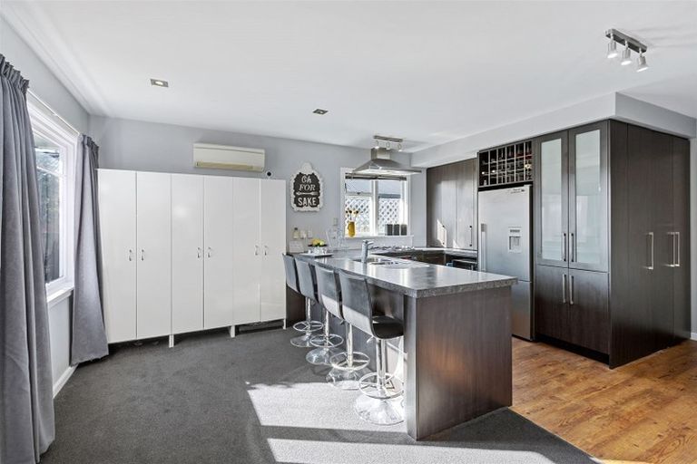 Photo of property in 8 Mappleton Avenue, Burnside, Christchurch, 8053