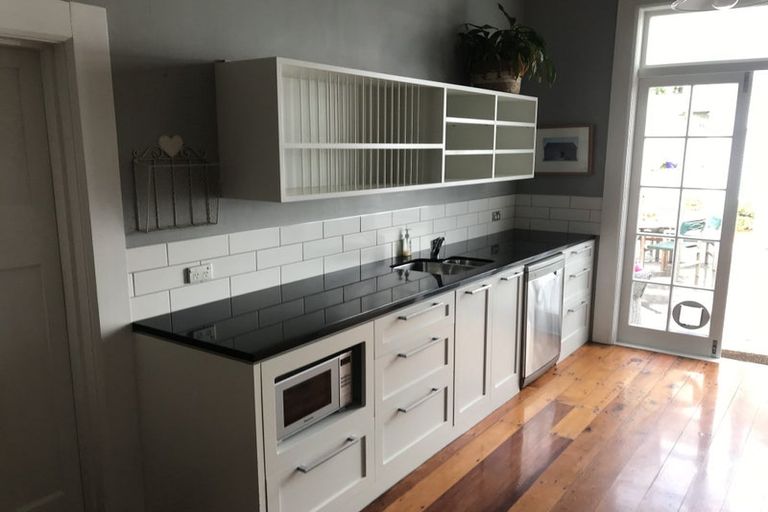 Photo of property in 25 Cameron Road, Bluff Hill, Napier, 4110