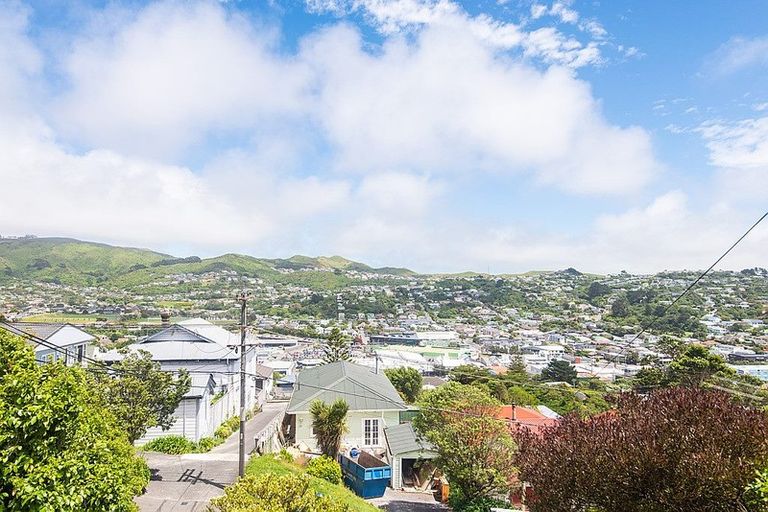 Photo of property in 27 Chesterton Street, Johnsonville, Wellington, 6037