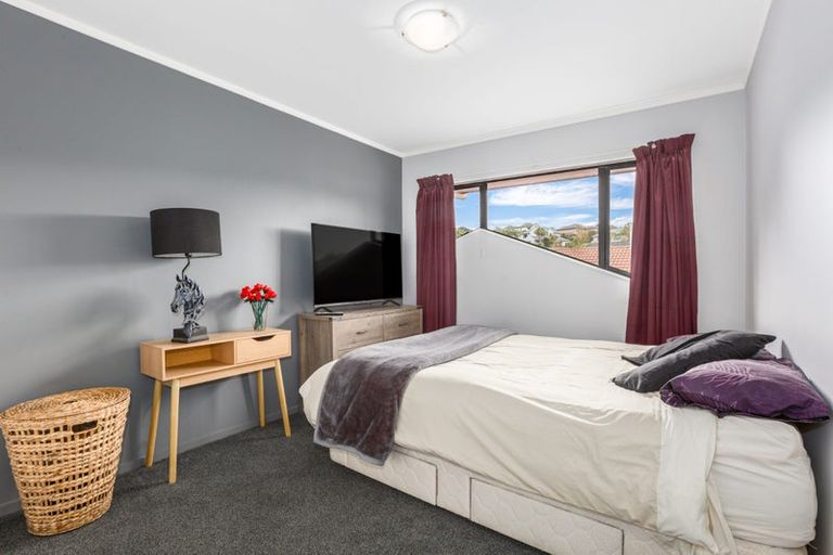 Photo of property in 14 Bowman Place, Whitby, Porirua, 5024