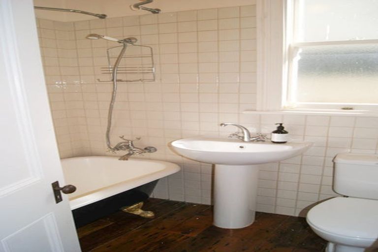 Photo of property in 122a Derwent Street, Island Bay, Wellington, 6023