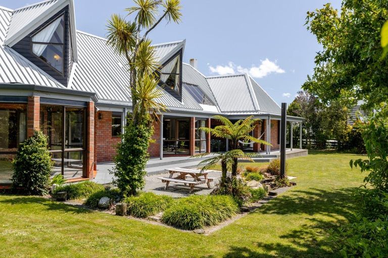 Photo of property in 17 Hind Place, Hokowhitu, Palmerston North, 4410