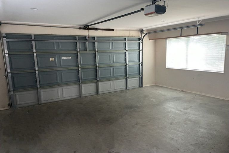 Photo of property in 17 Summerland Drive, Henderson, Auckland, 0612