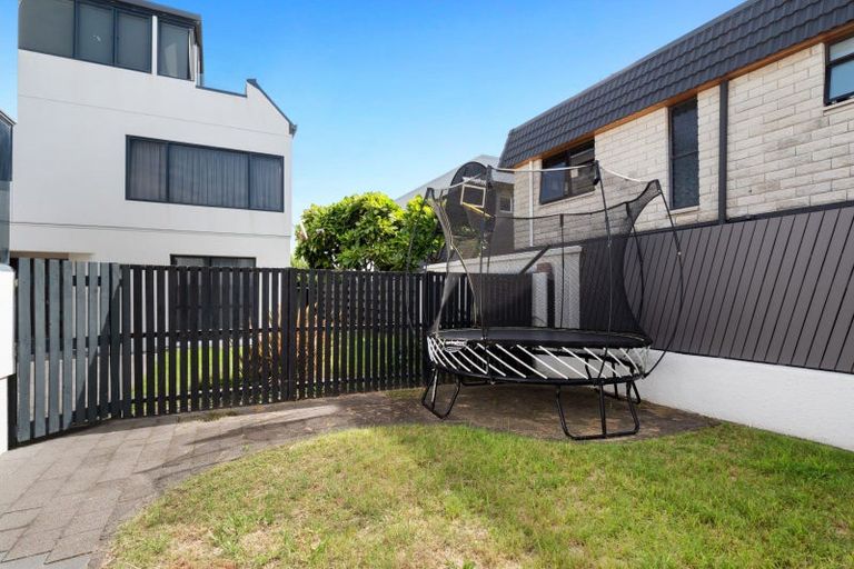 Photo of property in 1/156 Marine Parade, Mount Maunganui, 3116