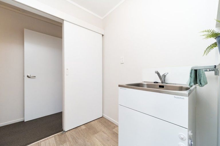 Photo of property in 60 Hillcrest Drive, Kelvin Grove, Palmerston North, 4414