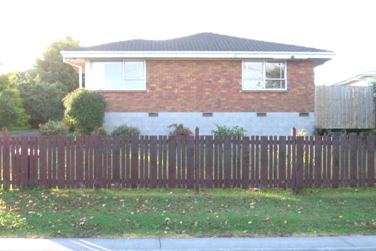 Photo of property in 2/100 Hepburn Road, Glendene, Auckland, 0602