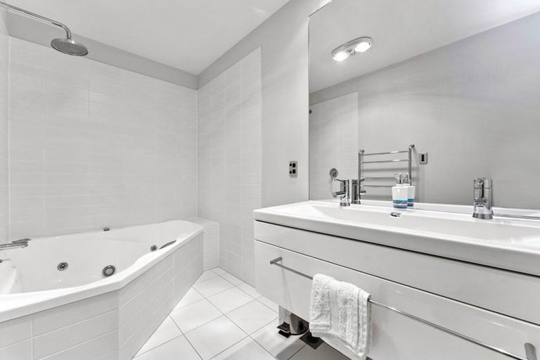 Photo of property in 72 Duncansby Road, Stanmore Bay, Whangaparaoa, 0932