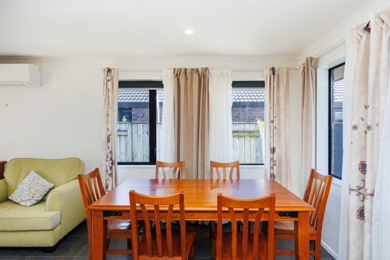 Photo of property in 15 Orlando Way, Kelvin Grove, Palmerston North, 4414