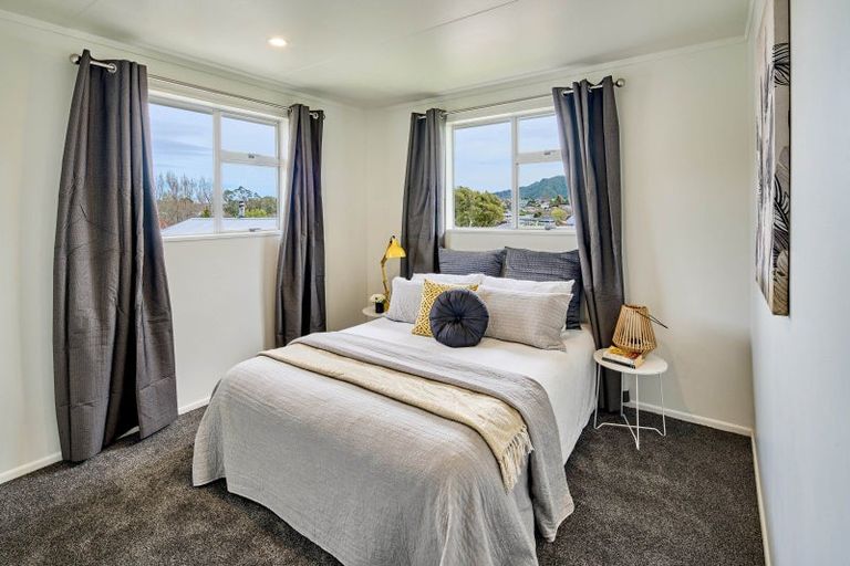 Photo of property in 7 Edelweiss Grove, Timberlea, Upper Hutt, 5018