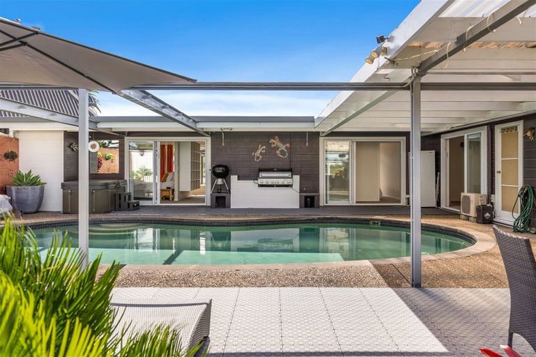 Photo of property in 9 Susanne Place, Pakuranga, Auckland, 2010